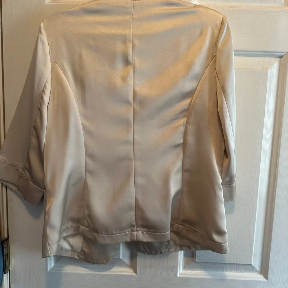 Elegant Cream Women's Blazer - Picture 2 of 2